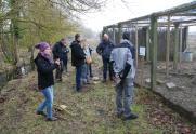 Visita de técnicos franceses a los jaulones de cría de Salburua (Vitoria-Gasteiz)